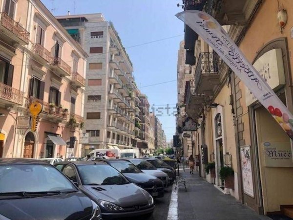 negozio in vendita a Bari in zona Murat