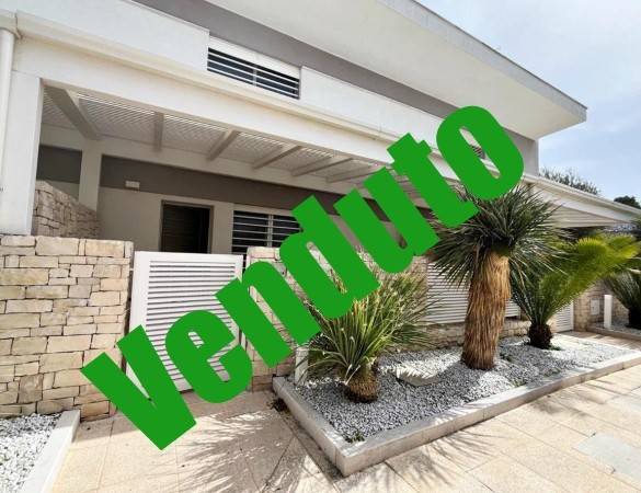 casa indipendente in vendita a Bari in zona Torre a Mare