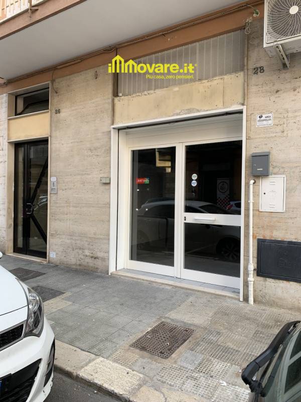 negozio in vendita a Bari in zona Carrassi