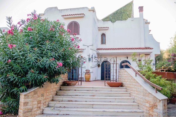 casa indipendente in vendita a Bari in zona Carbonara