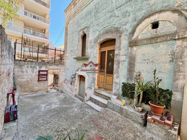 casa indipendente in vendita a Bari in zona Carbonara