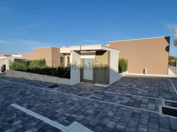 casa indipendente in vendita a Bari in zona Torre a Mare
