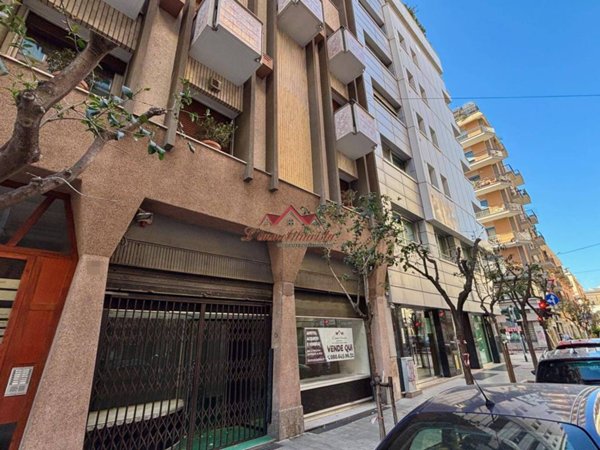 negozio in vendita a Bari in zona Murat