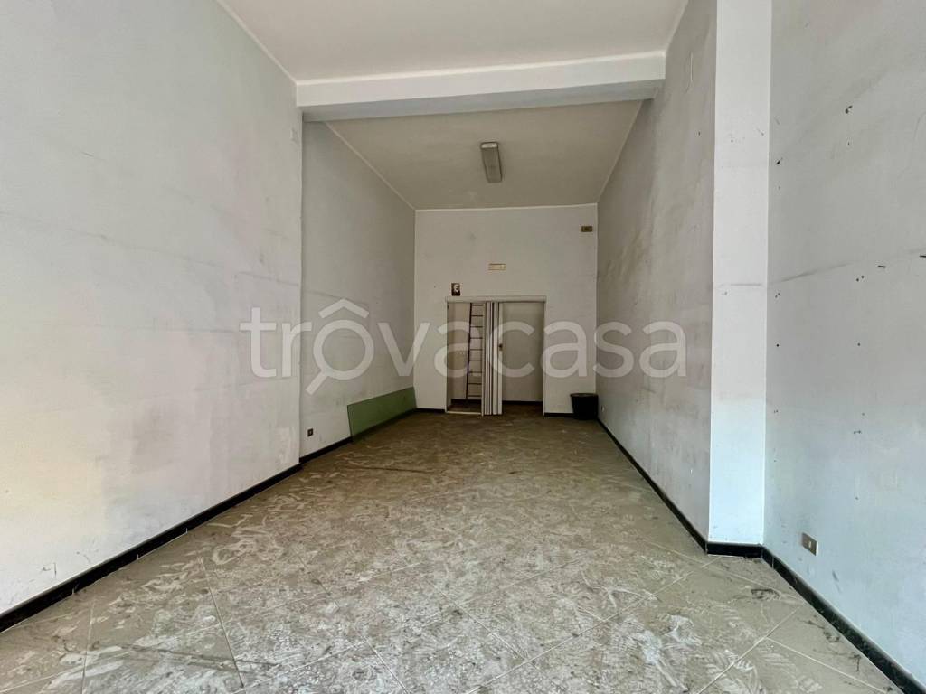 locale commerciale in vendita a Bari in zona Picone