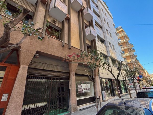 locale commerciale in vendita a Bari in zona Murat