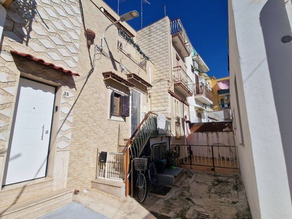 casa indipendente in vendita a Bari in zona Carbonara