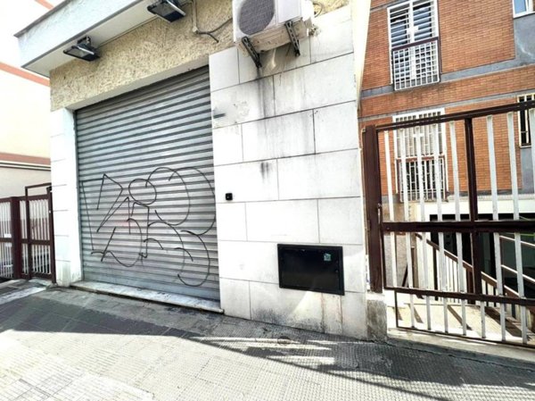 negozio in vendita a Bari in zona Poggiofranco