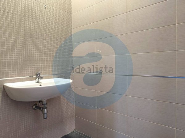 locale commerciale in vendita a Bari in zona Picone