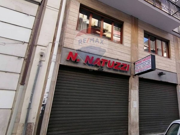 negozio in vendita a Bari in zona Murat
