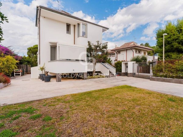 casa indipendente in vendita a Bari in zona Japigia