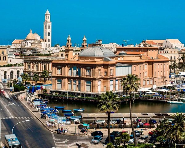 locale commerciale in vendita a Bari in zona Murat