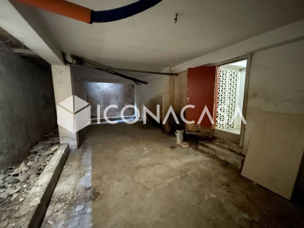 locale commerciale in vendita a Bari in zona Libertà