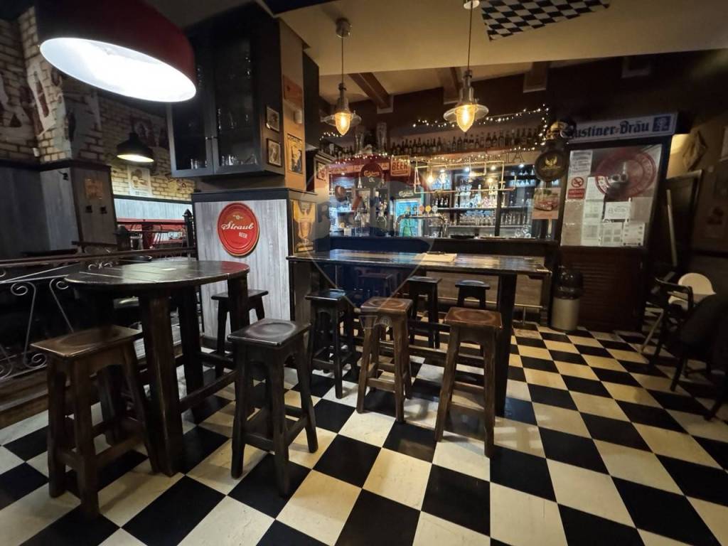 negozio in vendita a Bari in zona Poggiofranco