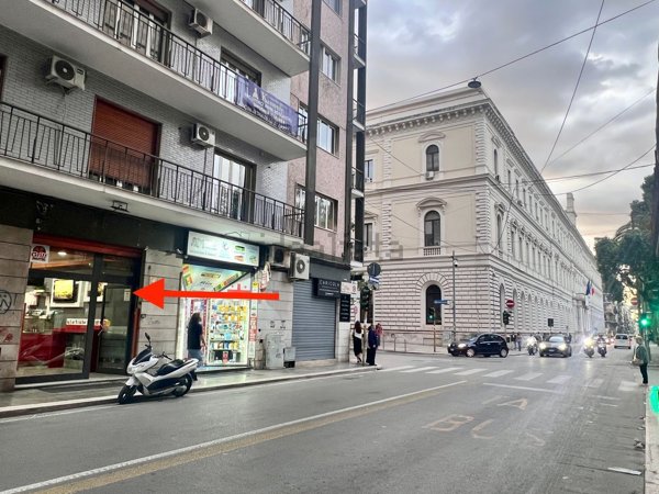 locale commerciale in vendita a Bari in zona Murat