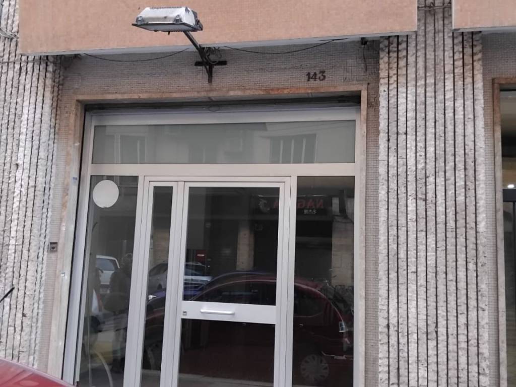 negozio in vendita a Bari in zona Madonnella