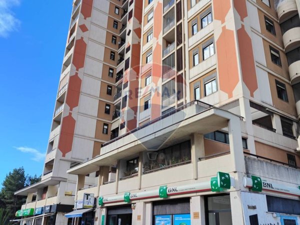 ufficio in vendita a Bari in zona Poggiofranco