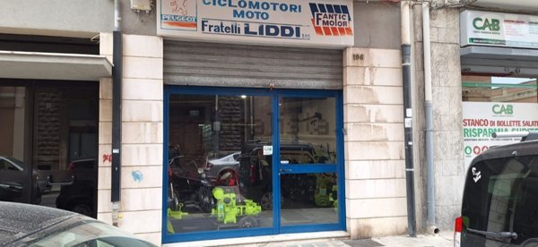locale commerciale in vendita a Bari in zona Libertà