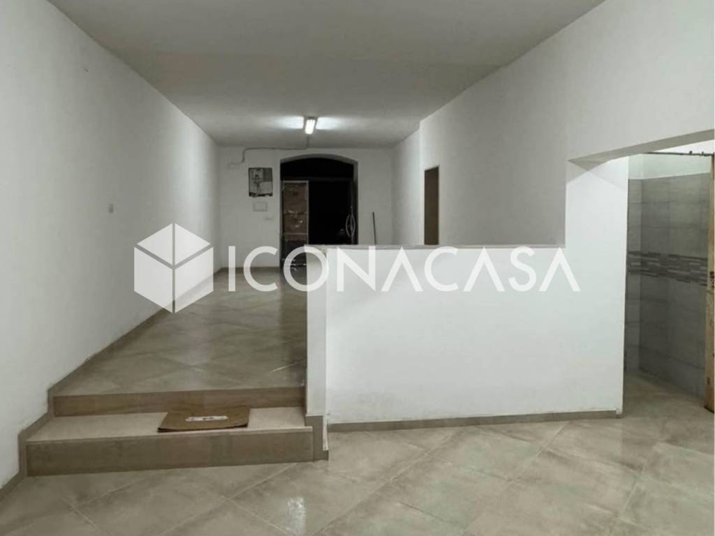 negozio in vendita a Bari in zona Murat