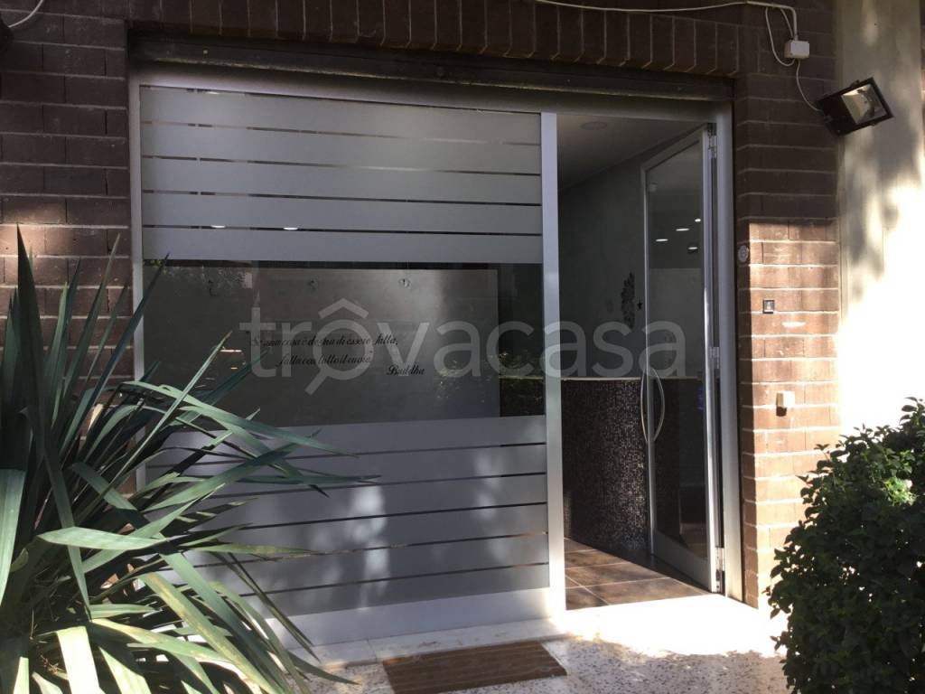 negozio in vendita a Bari in zona Poggiofranco