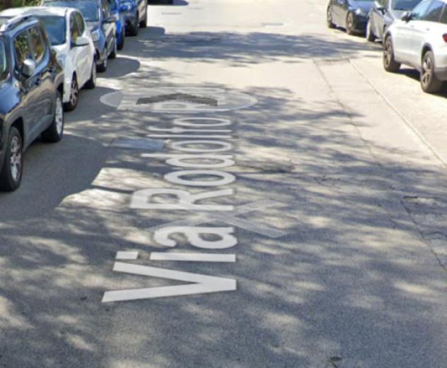 negozio in vendita a Bari in zona Picone