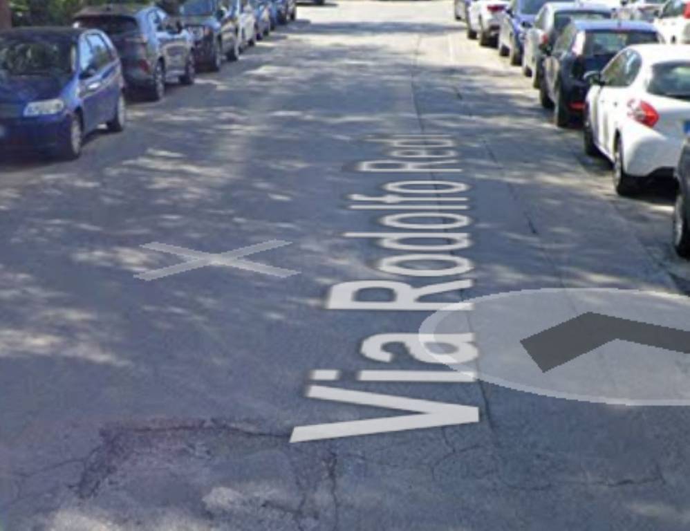 negozio in vendita a Bari in zona Picone