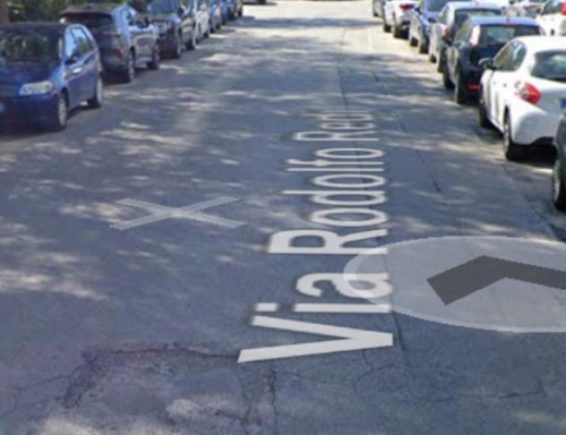 negozio in vendita a Bari in zona Picone