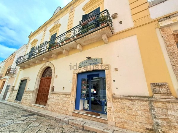 locale commerciale in vendita a Bari in zona Carbonara