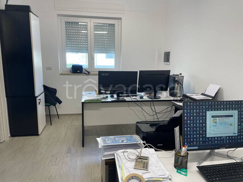 negozio in vendita a Bari in zona Japigia