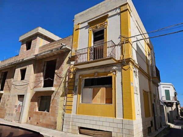 intera palazzina in vendita a Bari in zona Ceglie del Campo