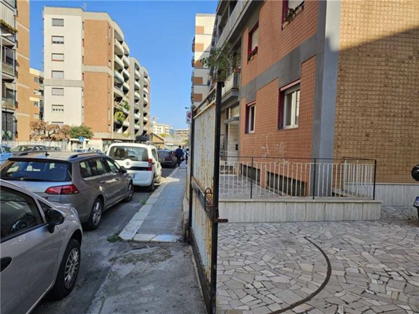 ufficio in vendita a Bari in zona Picone