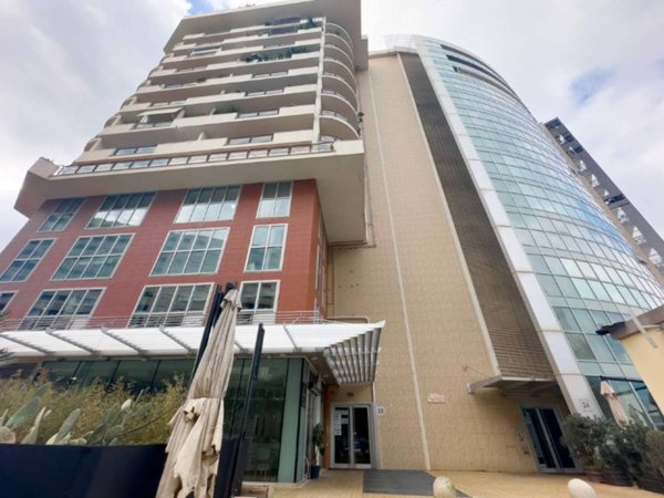 ufficio in vendita a Bari in zona Picone