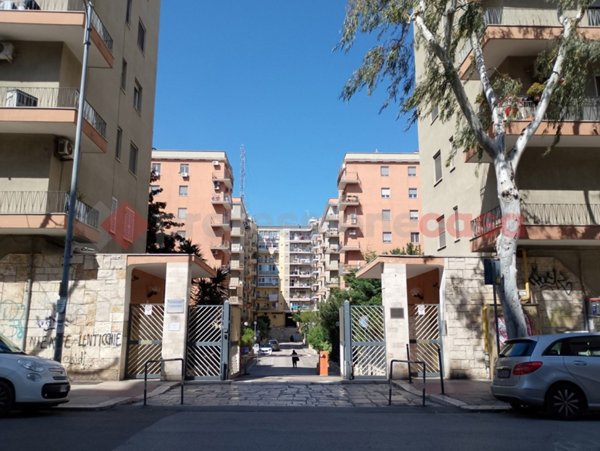 locale commerciale in vendita a Bari in zona Picone