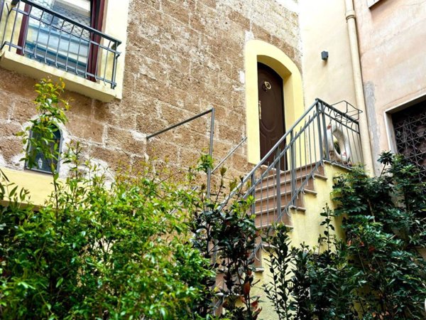 casa indipendente in vendita a Bari in zona Città Vecchia