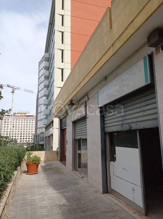 negozio in vendita a Bari in zona Poggiofranco