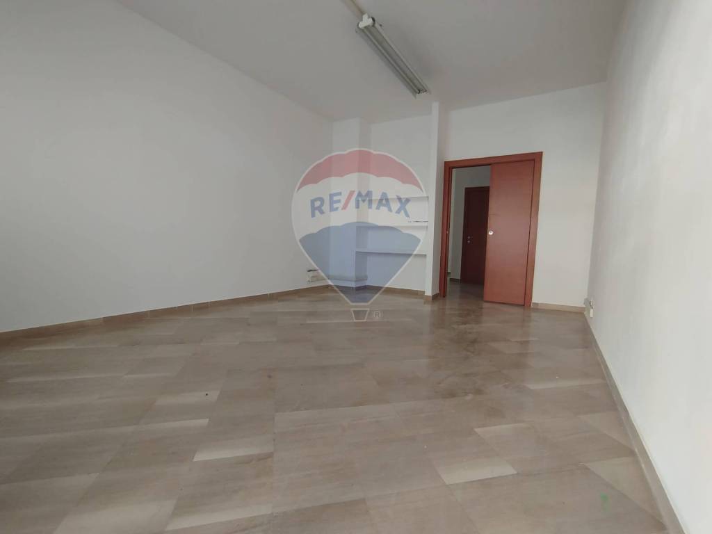 negozio in vendita a Bari in zona San Paolo