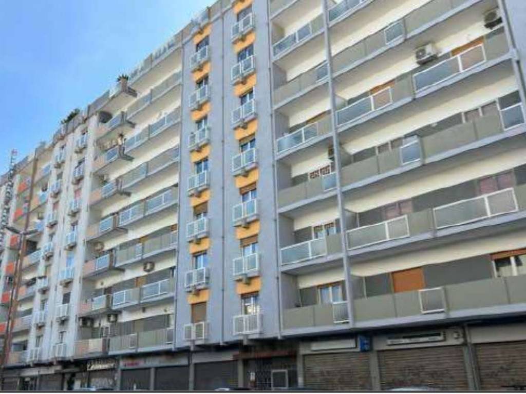 negozio in vendita a Bari in zona Città Vecchia