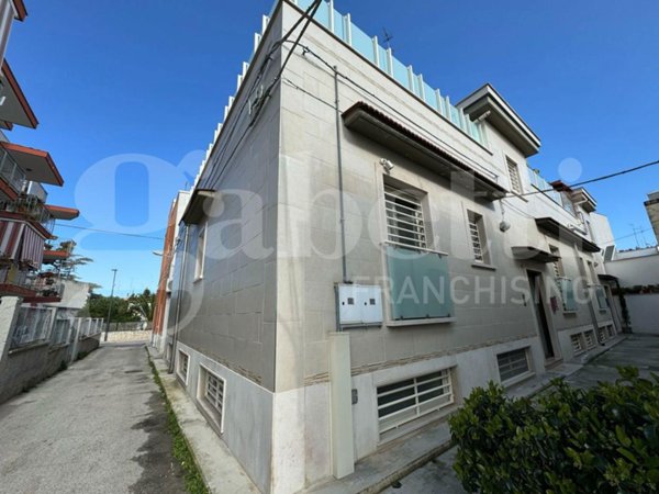 casa indipendente in vendita a Bari in zona Santo Spirito