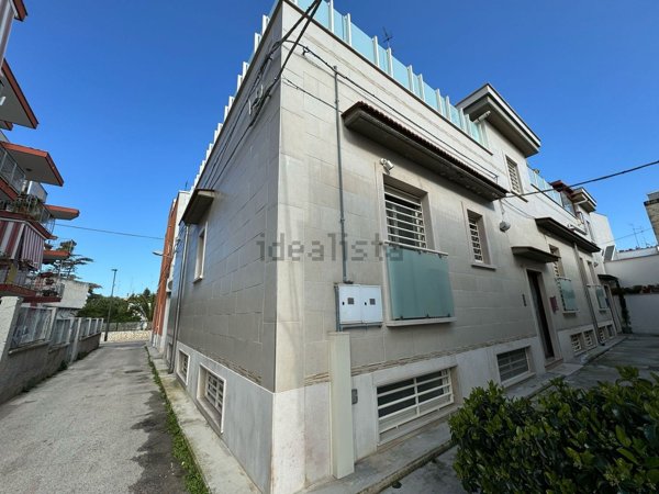 casa indipendente in vendita a Bari in zona Palese/Macchie