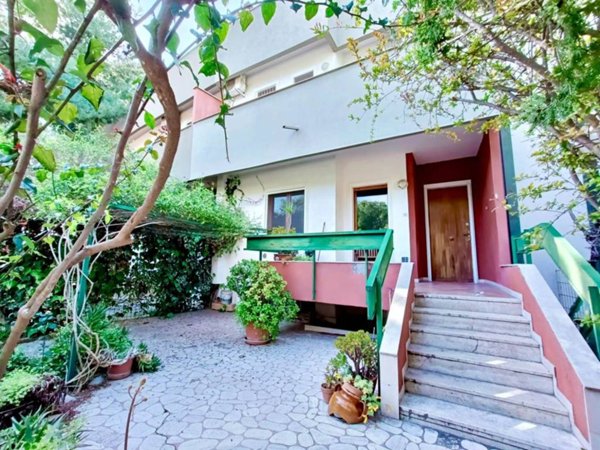 casa indipendente in vendita a Bari in zona Mungivacca