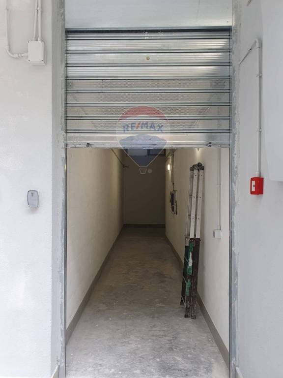 locale commerciale in vendita a Bari in zona Poggiofranco