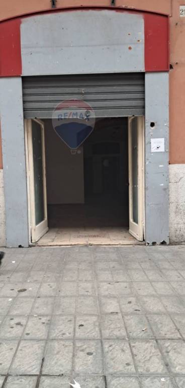 negozio in vendita a Bari in zona Murat