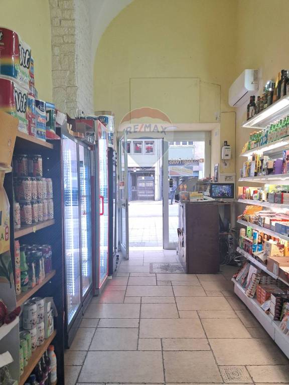 negozio in vendita a Bari in zona Murat