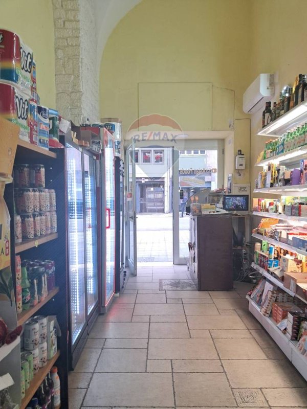 locale commerciale in vendita a Bari in zona Murat