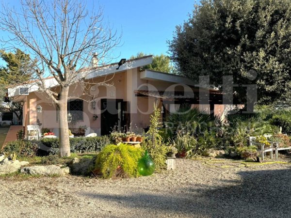 casa indipendente in vendita a Bari in zona Parco Adria