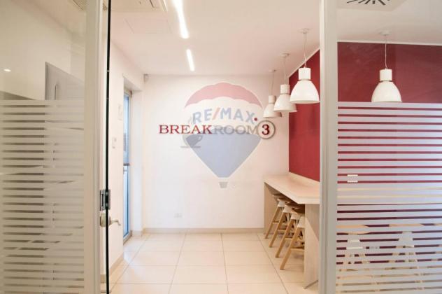 ufficio in vendita a Bari in zona Poggiofranco