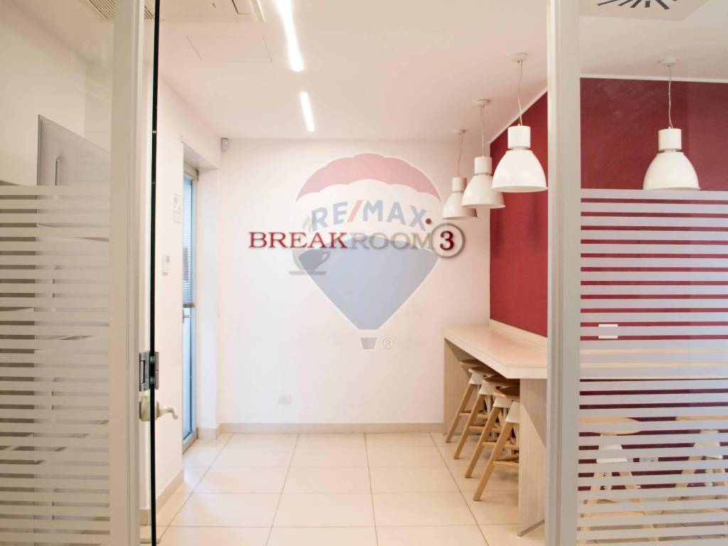 ufficio in vendita a Bari in zona Poggiofranco