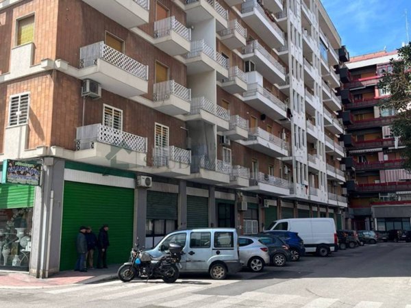 negozio in vendita a Bari in zona Marconi