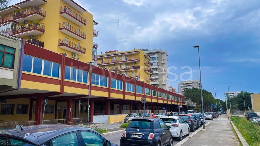 ufficio in vendita a Bari in zona Poggiofranco