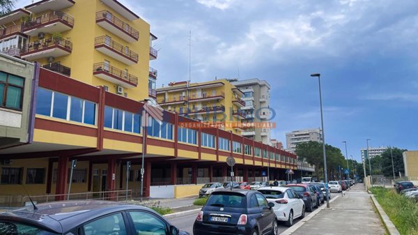 ufficio in vendita a Bari in zona Poggiofranco