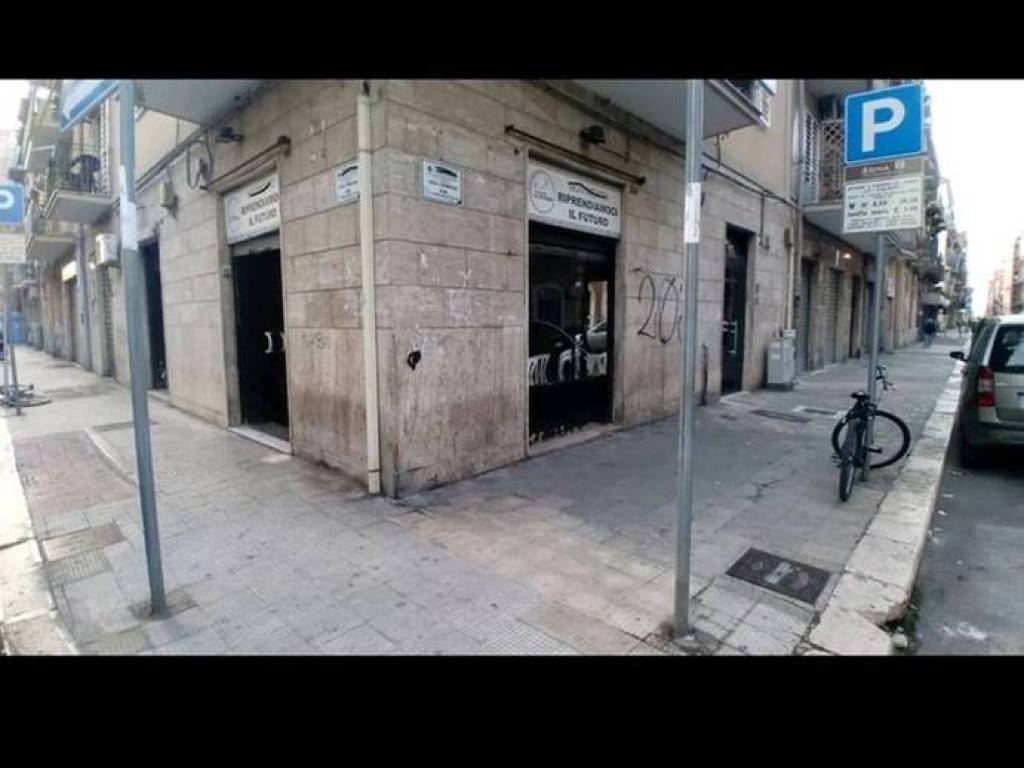 negozio in vendita a Bari in zona Libertà
